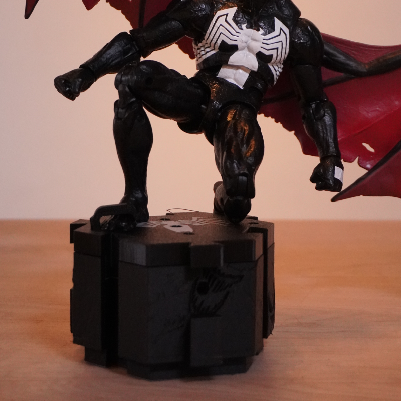 Base Edicion especial Venom Marvel Legends figura de accion conectables modulares